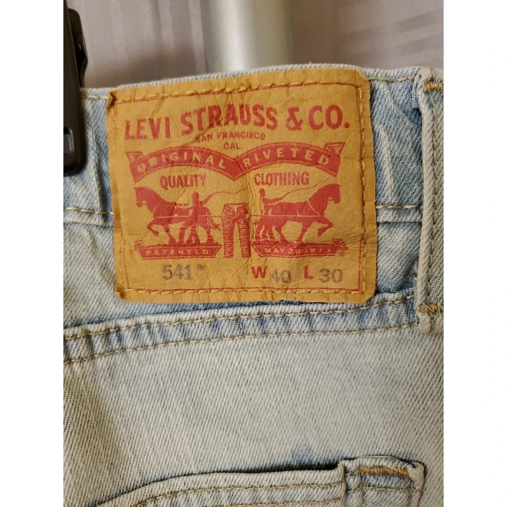 NWT Levis 541 Big & Tall Athletic Taper Distressed Mens Jeans 40X30 Light Denim